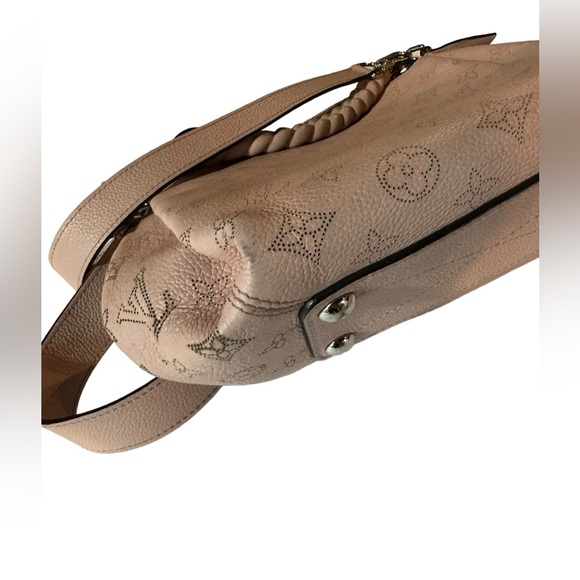LOUIS VUITTON Babylone Mahina Calfskin Leather Shoulder Bag Pink - Picture 12 of 15